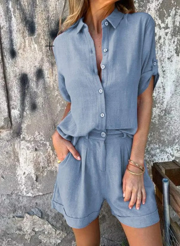 Solène Ensemble Blouse et Short à Boutons avec Manches Retroussées au Style Estival Chic