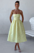 Ursula – Vestido midi de mujer amarillo limón en jacquard floral, con corpiño plisado elegante