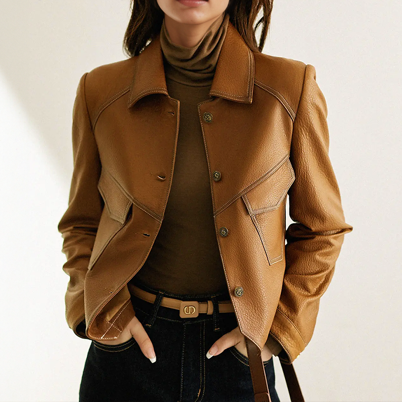 Sabine Veste Femme en Cuir – Coupe Courte, Boutons Élégants & Poches Pratiques