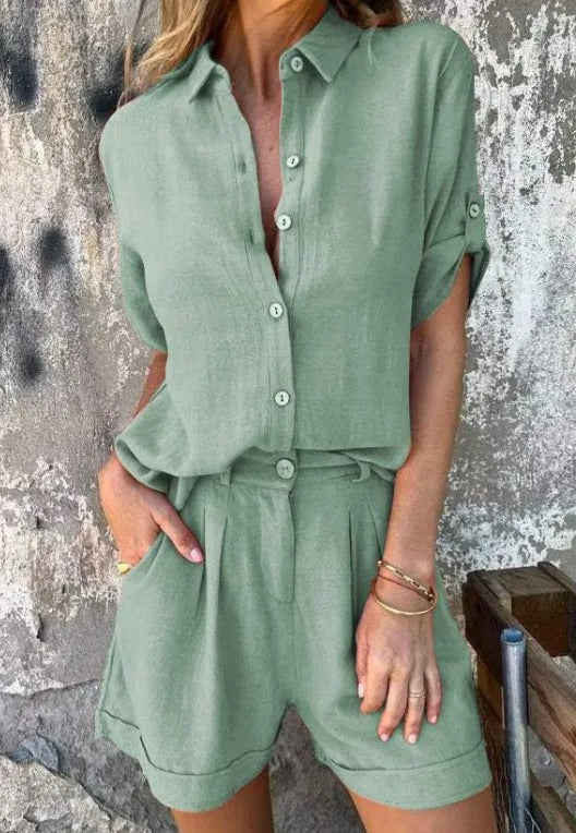Solène Ensemble Blouse et Short à Boutons avec Manches Retroussées au Style Estival Chic