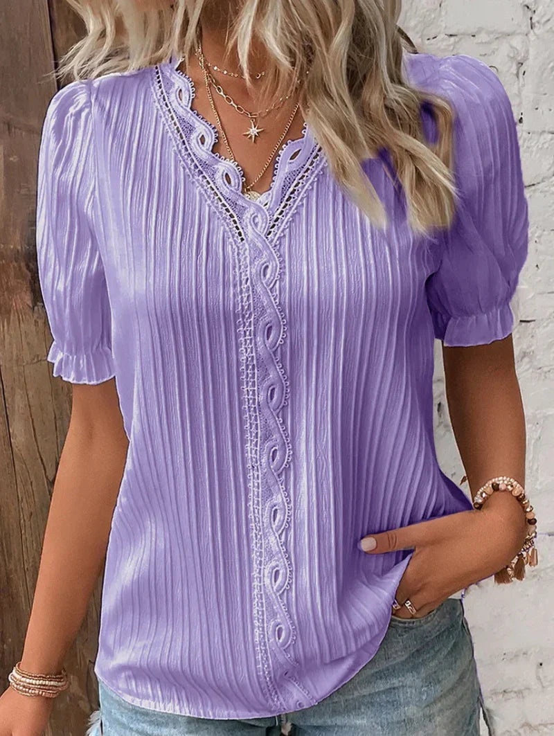 Noémie Blouse à Dentelle Délicate et Col V Élégant aux Manches Bouffantes