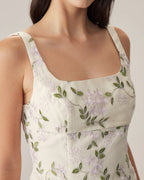 Éléna Débardeur Beige Brodé à Motif Floral et Coupe Ajustée au Style Élégant