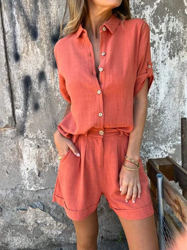 Solène Ensemble Blouse et Short à Boutons avec Manches Retroussées au Style Estival Chic