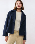 Clémence Veste Femme – Coupe Courte Croisée, Revers Larges & Style Élégant