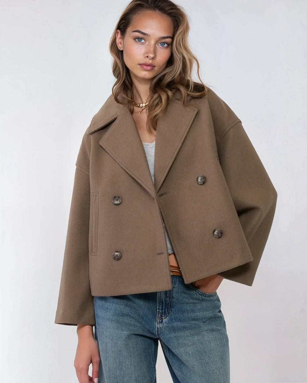 Clémence Veste Femme – Coupe Courte Croisée, Revers Larges & Style Élégant
