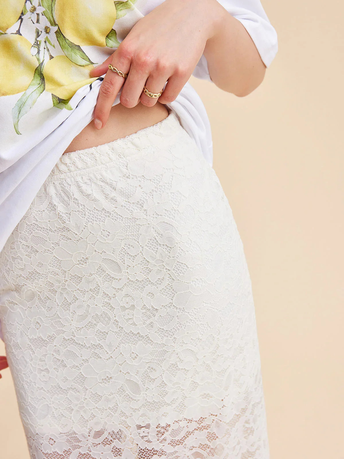Maëlys Jupe Maxi Beige en Dentelle Semi-Transparente au Style Élégant et Raffiné